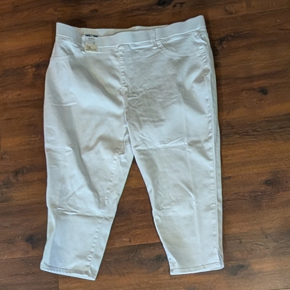 Two Pair Of Capris. Size3X. NWT
